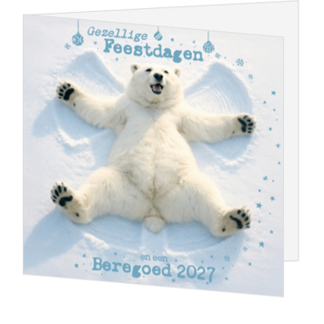Kerstkaart met ijsbeer in de sneeuw