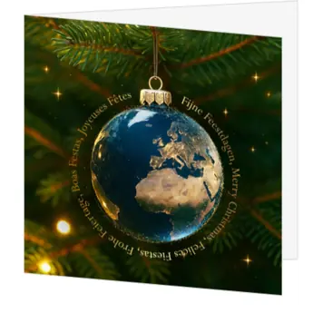 kerstkaart met wereldbol kerstbal