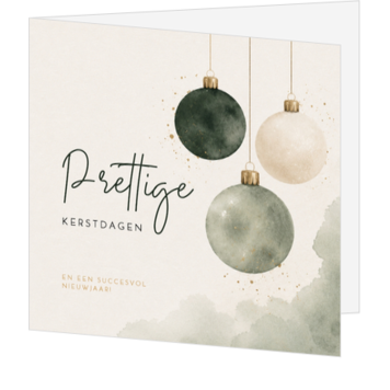 Stijlvolle kerstkaart met hangende kerstballen