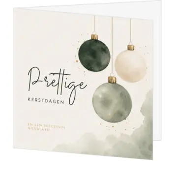 Stijlvolle kerstkaart met hangende kerstballen