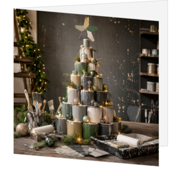 Ambachtelijke kerstkaart met kerstboom van verfblikken