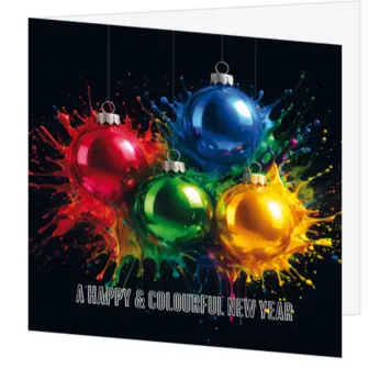 Kerstkaart met kleurrijke kerstballen en spetterend design